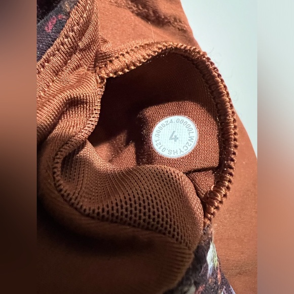 Lululemon Wunder Training Lined Bra Everlux Size 4 - Picture 4 of 4